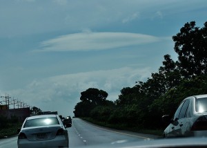 Altocumulus_lenticularis-2011-05-10-Buncha