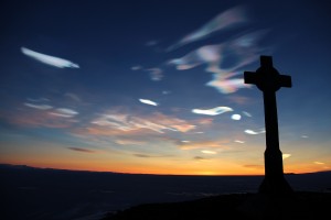 HSM-19_George_Vince's_Cross_with_nacreous_clouds-1200x800