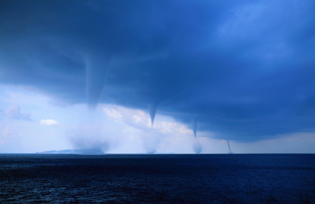 Multiple_Waterspouts-Roberto_Giudici